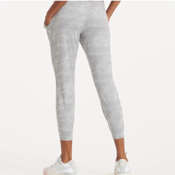 Vuori Light Gray Women's Jogger Pants - Picture 2 of 7